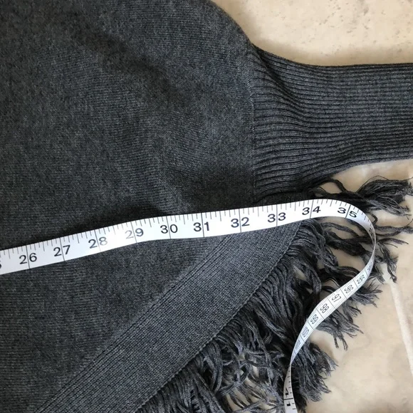 Grey poncho - Picture 9 of 9